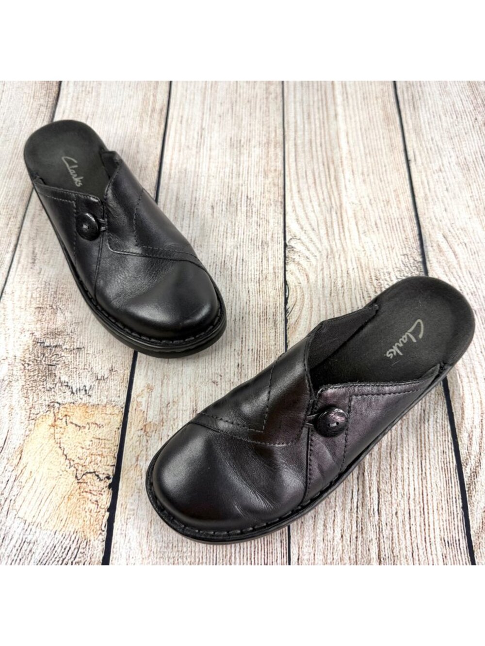 Clarks Black Leather Bendable Mule Clogs Slip On Design Decorative Button Sz 7M